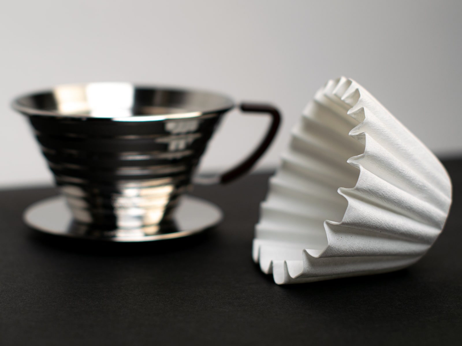 Kalita wave brewing device with coffee filter