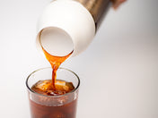 Kinto Capsule Cold Brew Maker pouring cold brew coffee